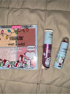 Cosmetic products with Peanuts x wet n wild set